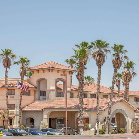 Hotel Ramada By Wyndham Barstow Exterior foto