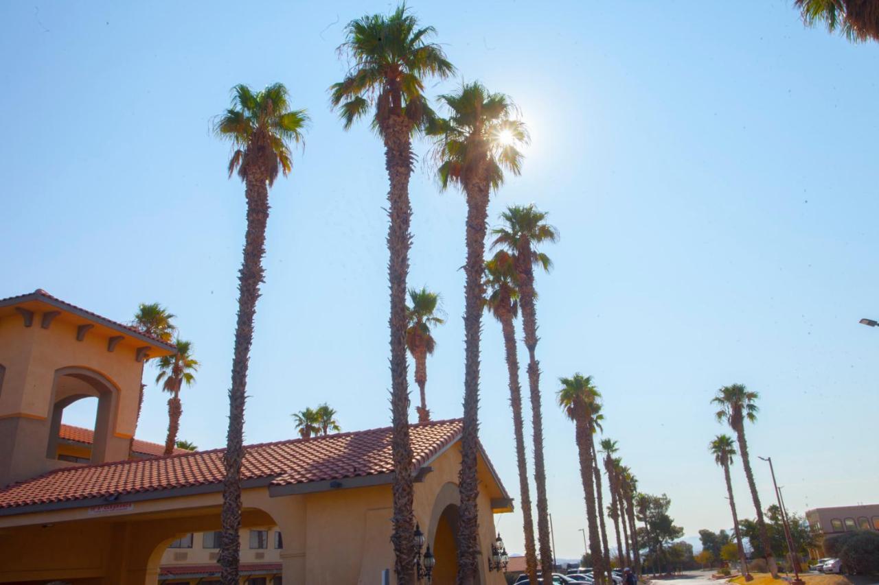 Hotel Ramada By Wyndham Barstow Exterior foto