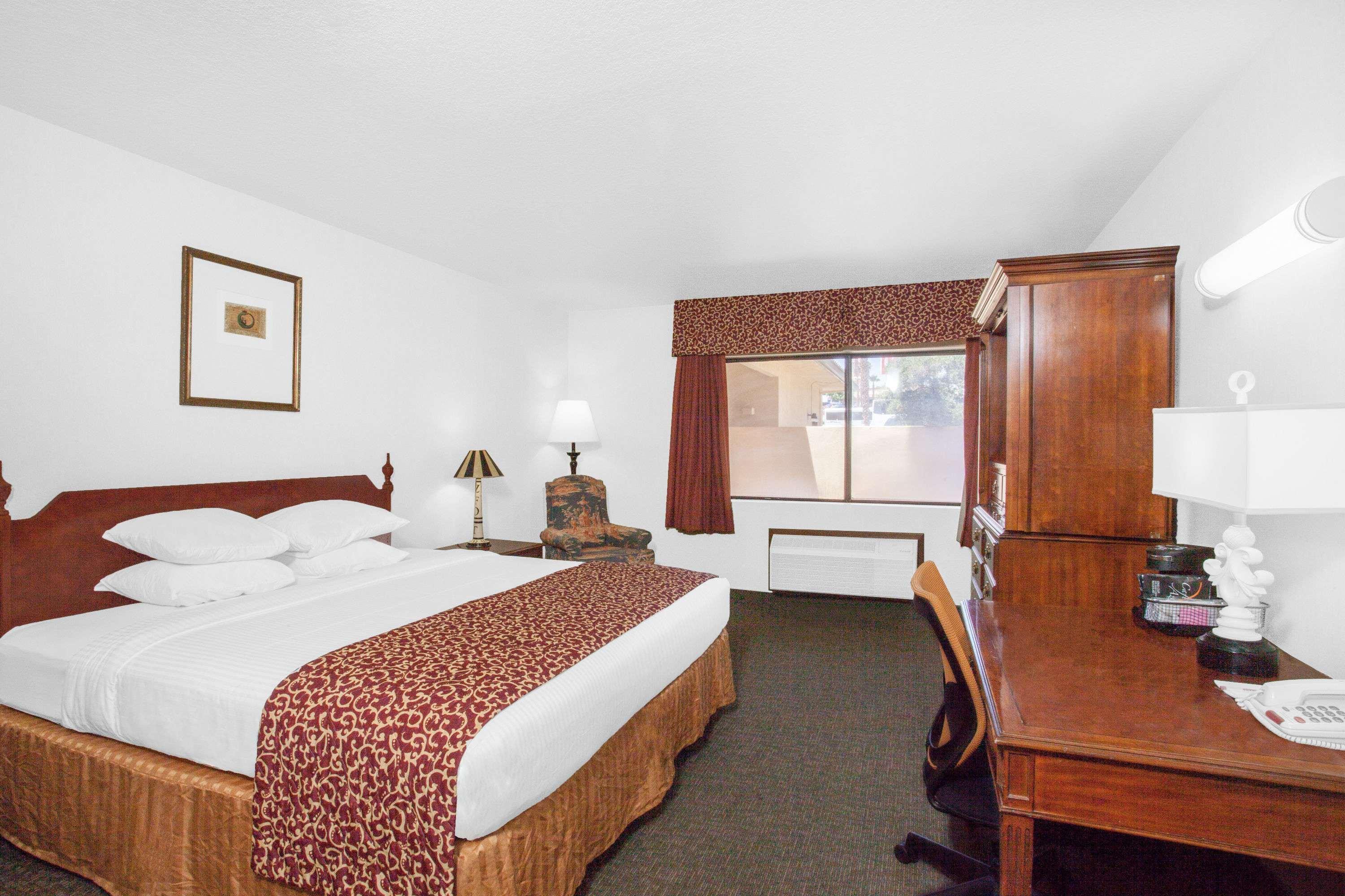 Hotel Ramada By Wyndham Barstow Exterior foto