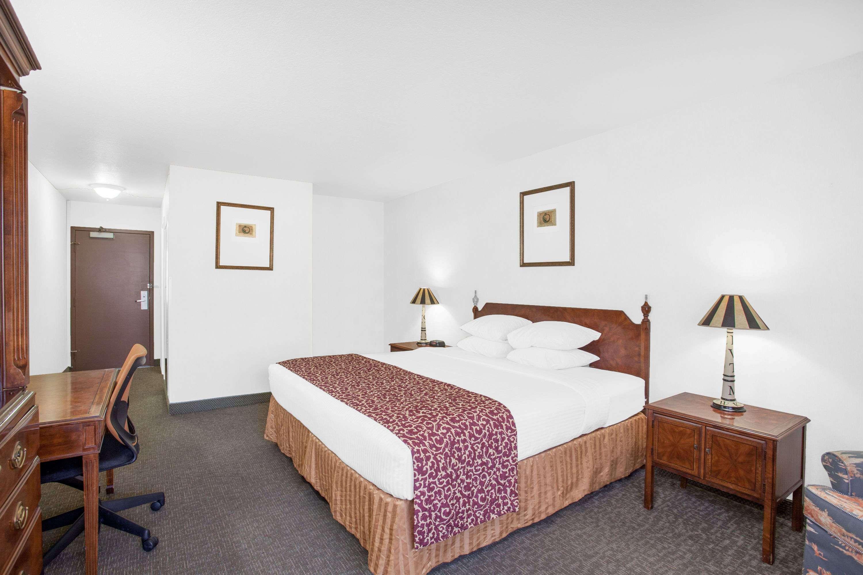 Hotel Ramada By Wyndham Barstow Exterior foto